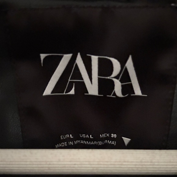 Zara Women's Sleek Black Leather Jacket - Picture 2 of 4